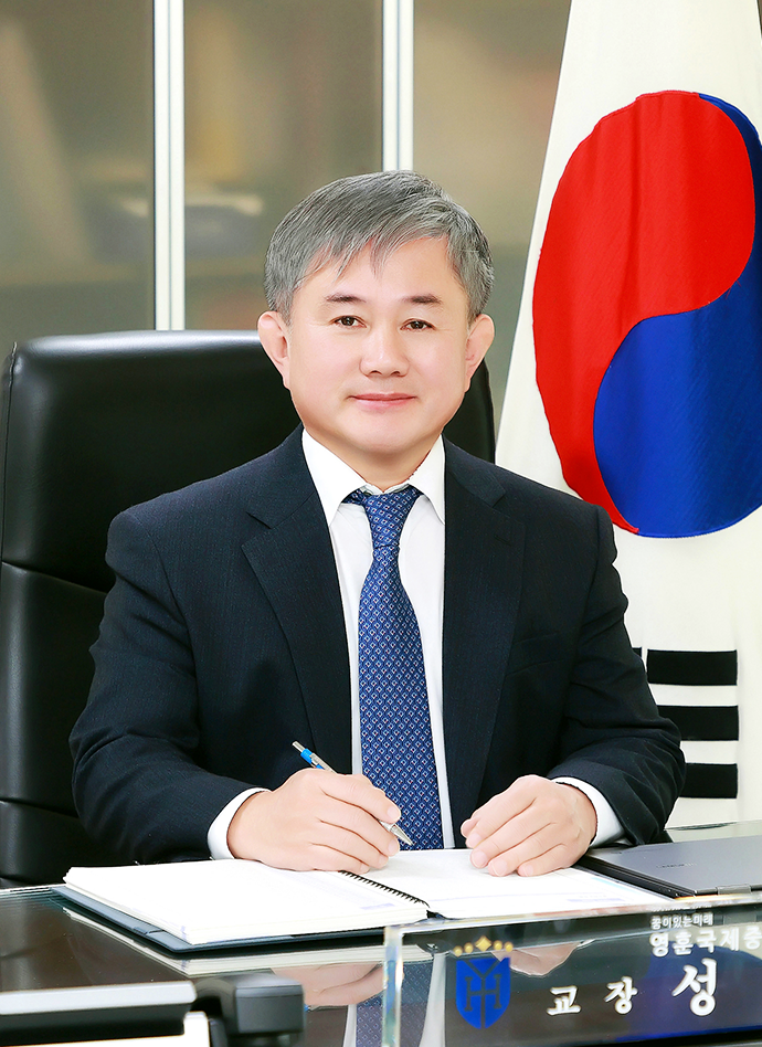 김찬모 학교장 사진